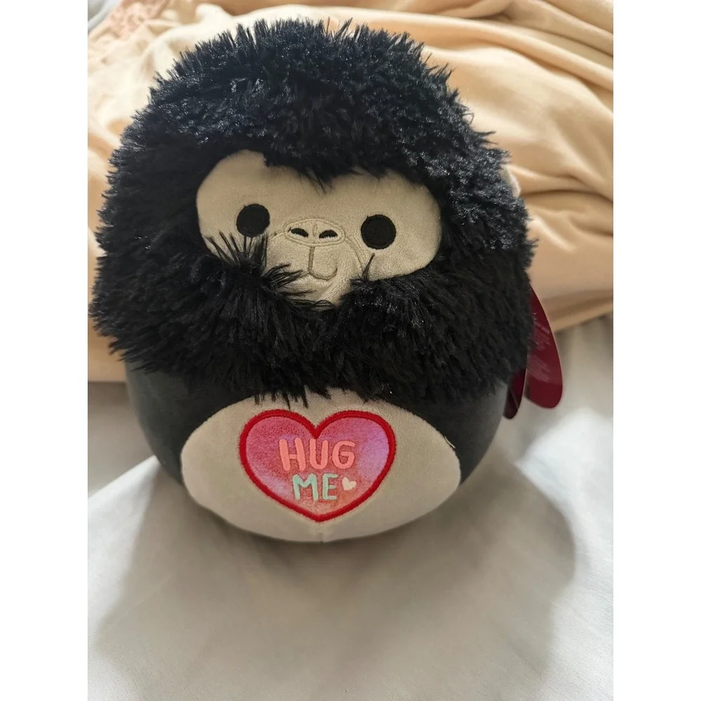 Squishmallows Aron‎ Gorilla Hug Me Valentine Plush Kellytoy Black White NWT